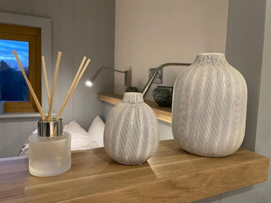 The Hut@Trefechan Wen - Coastal Coziness! Goodwick Exteriör bild