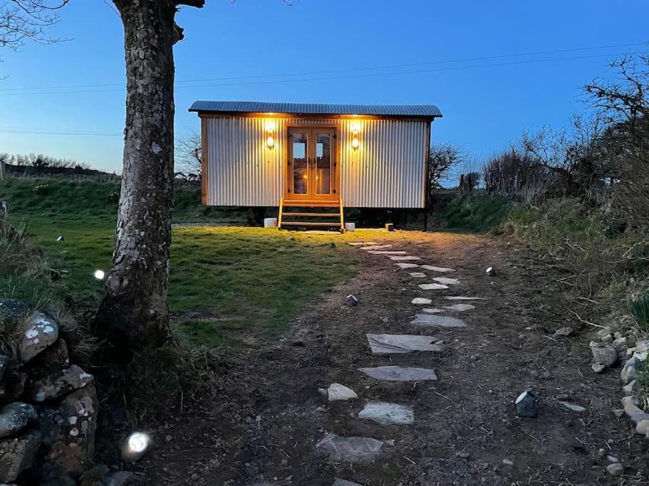 The Hut@Trefechan Wen - Coastal Coziness! Goodwick Exteriör bild