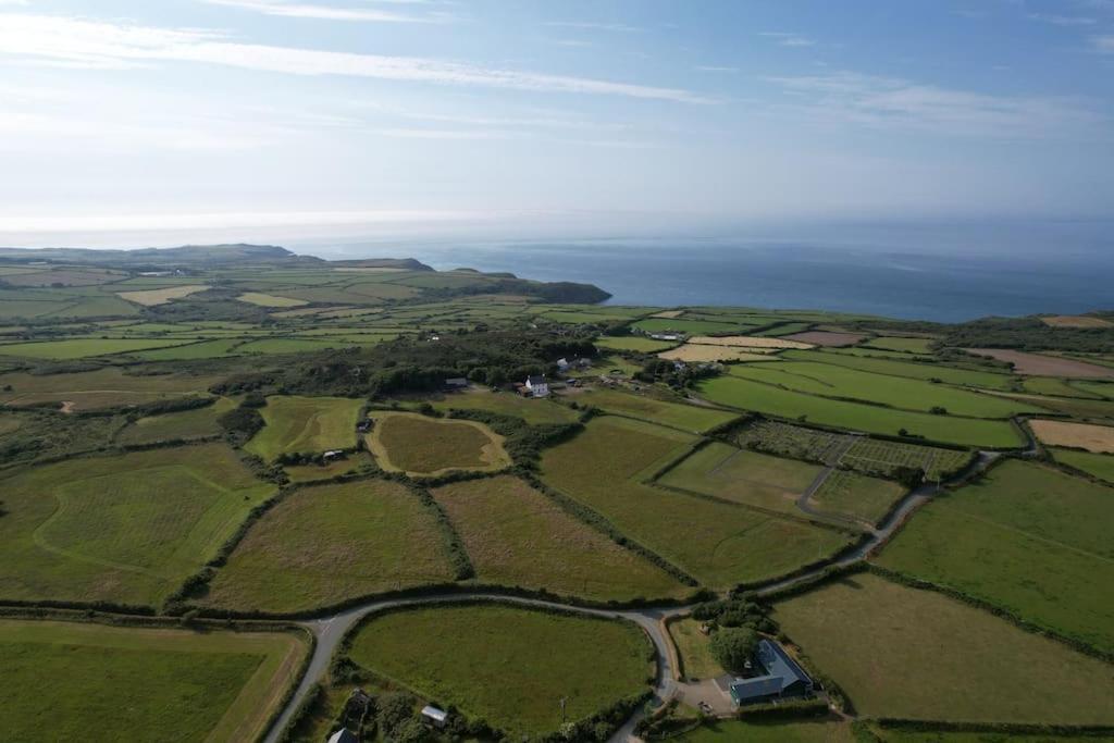 The Hut@Trefechan Wen - Coastal Coziness! Goodwick Exteriör bild