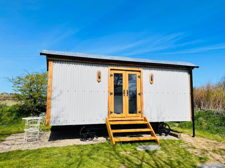 The Hut@Trefechan Wen - Coastal Coziness! Goodwick Exteriör bild