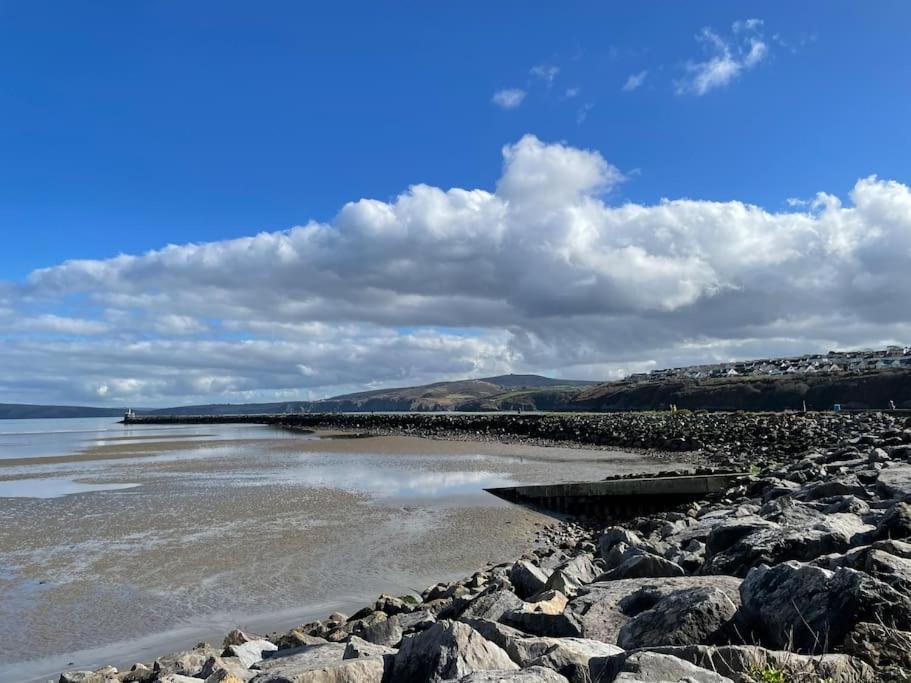 The Hut@Trefechan Wen - Coastal Coziness! Goodwick Exteriör bild