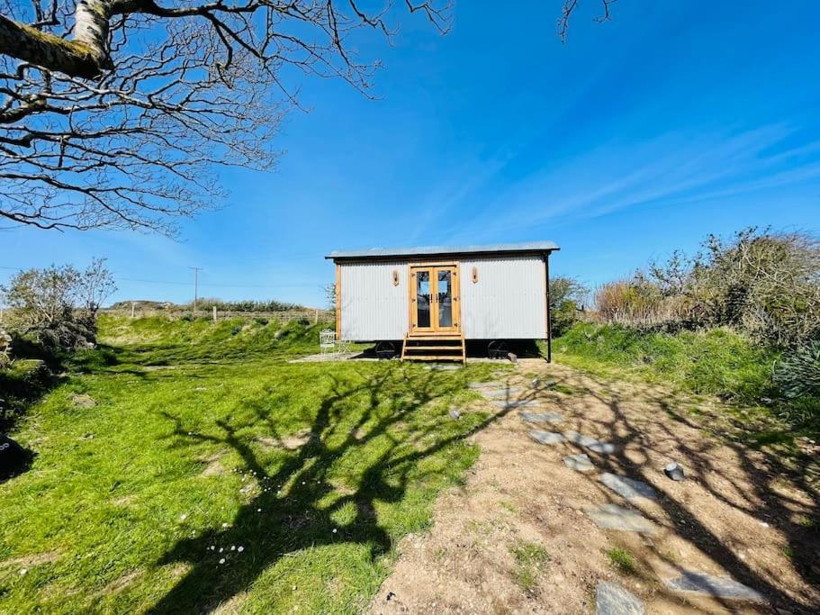 The Hut@Trefechan Wen - Coastal Coziness! Goodwick Exteriör bild