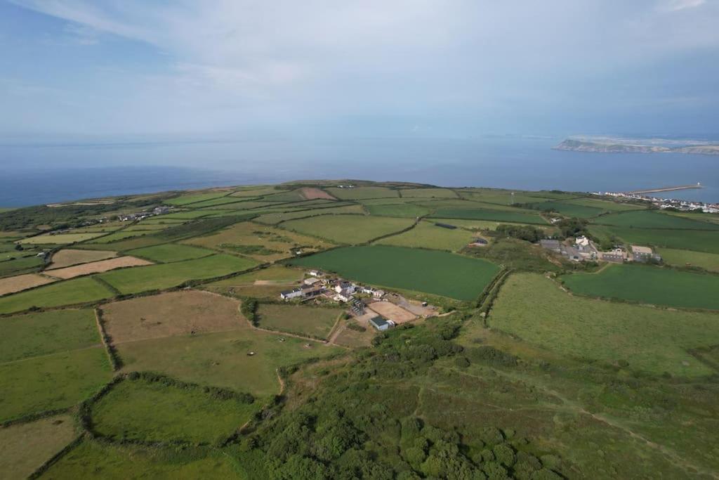 The Hut@Trefechan Wen - Coastal Coziness! Goodwick Exteriör bild