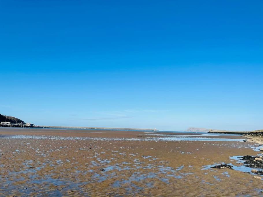 The Hut@Trefechan Wen - Coastal Coziness! Goodwick Exteriör bild