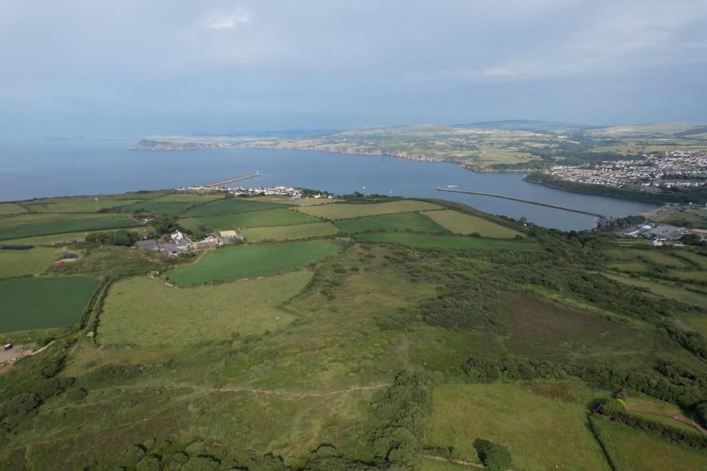The Hut@Trefechan Wen - Coastal Coziness! Goodwick Exteriör bild