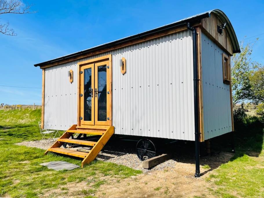 The Hut@Trefechan Wen - Coastal Coziness! Goodwick Exteriör bild