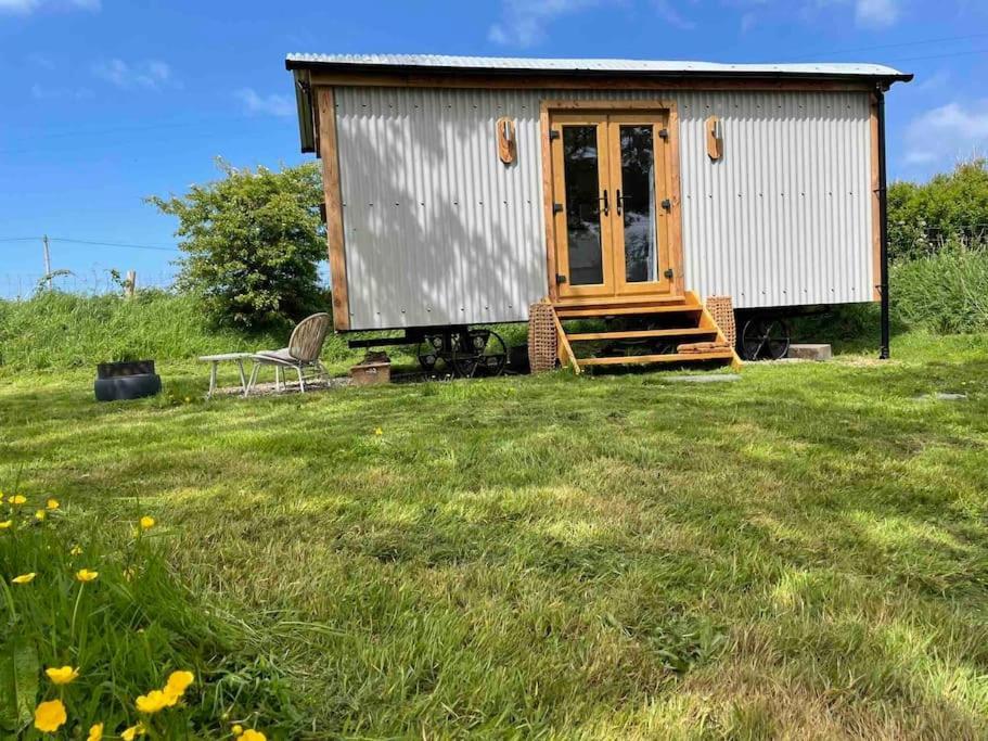 The Hut@Trefechan Wen - Coastal Coziness! Goodwick Exteriör bild