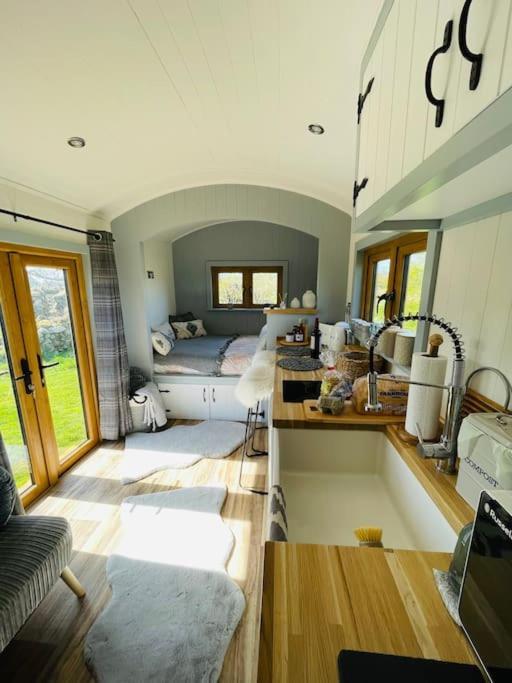 The Hut@Trefechan Wen - Coastal Coziness! Goodwick Exteriör bild