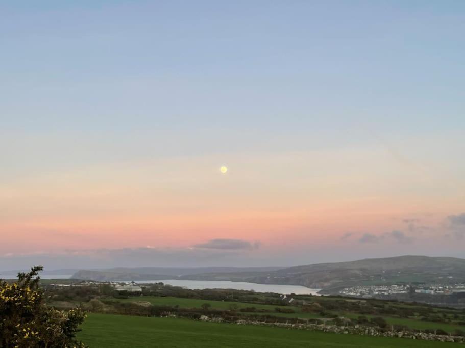 The Hut@Trefechan Wen - Coastal Coziness! Goodwick Exteriör bild