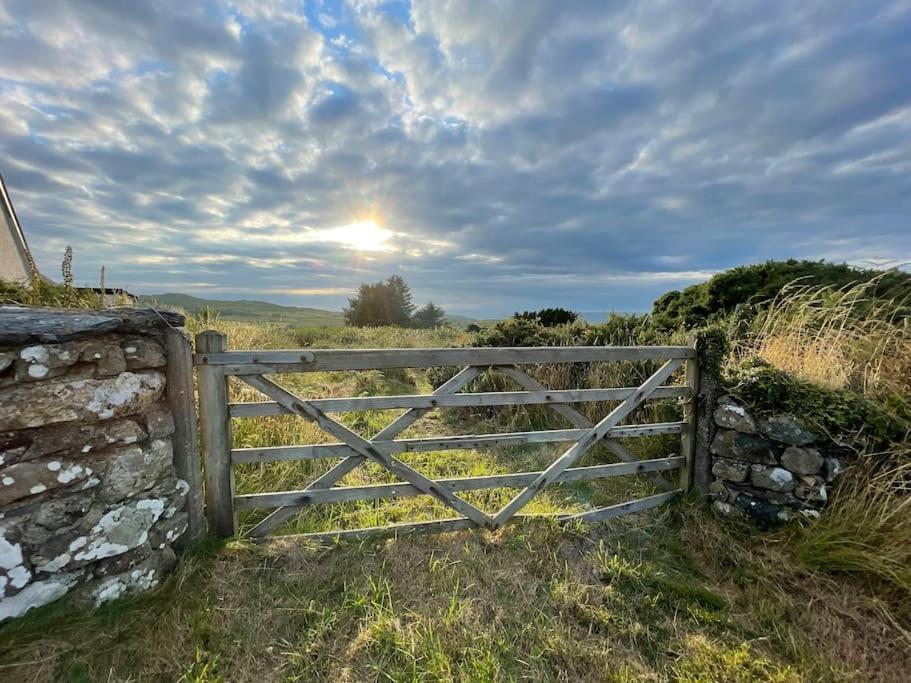 The Hut@Trefechan Wen - Coastal Coziness! Goodwick Exteriör bild