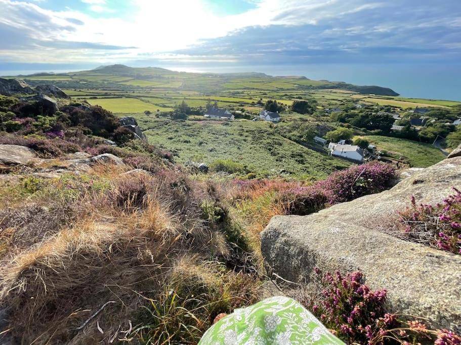 The Hut@Trefechan Wen - Coastal Coziness! Goodwick Exteriör bild
